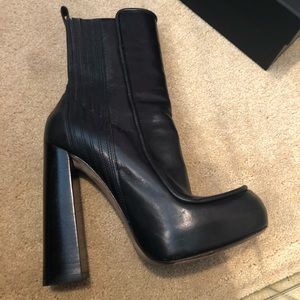 Vera Wang platform black booties size 38